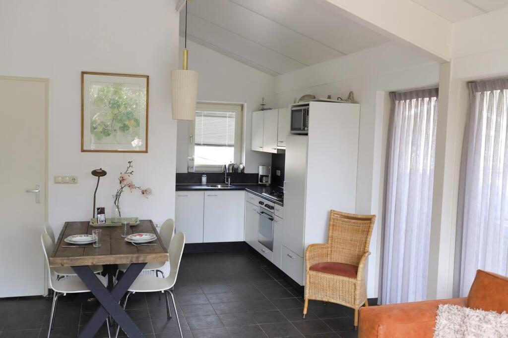 Huinerhofje 2 - Vrijstaand Met Grote Omheinde Tuin, Rust, Privacy En Nabij Bossen Villa Putten Luaran gambar