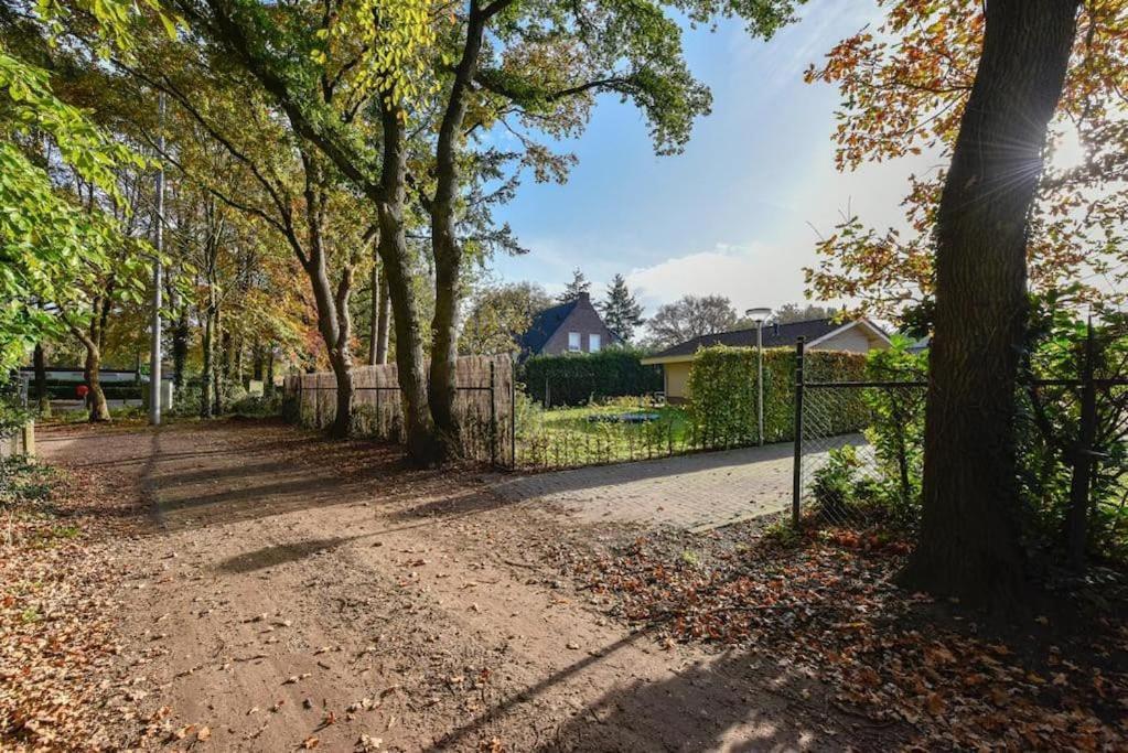 Huinerhofje 2 - Vrijstaand Met Grote Omheinde Tuin, Rust, Privacy En Nabij Bossen Villa Putten Luaran gambar