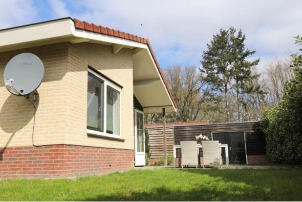 Huinerhofje 2 - Vrijstaand Met Grote Omheinde Tuin, Rust, Privacy En Nabij Bossen Villa Putten Luaran gambar